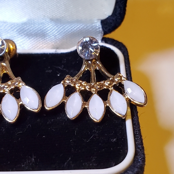 Womens Earings - Picture 2 of 5